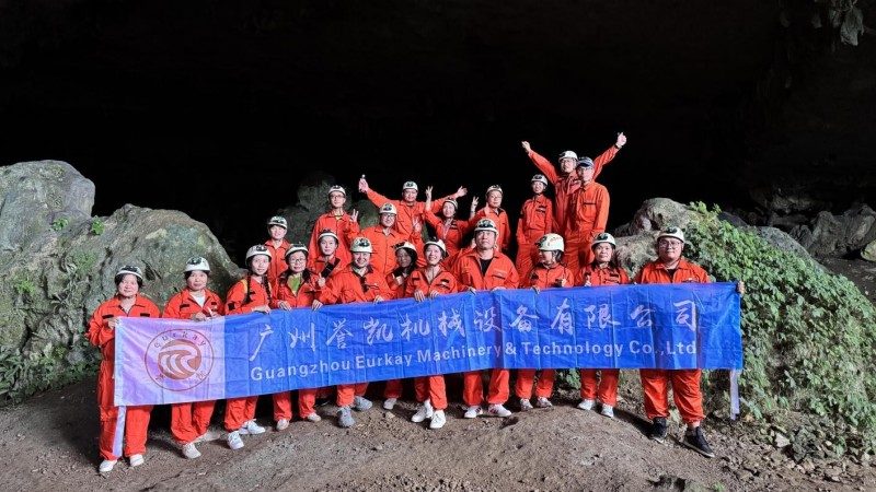 Haitzuloaren sakoneko oihartzunak: naturarekin eta taldekideekin elkarren arteko topaketa